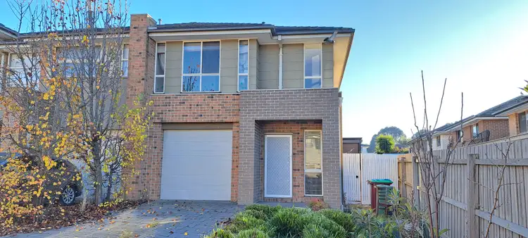 Main view of Homely townhouse listing, 33 Barrier Reef Circuit, Endeavour Hills VIC 3802