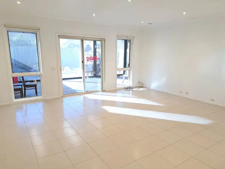 Fourth view of Homely townhouse listing, 33 Barrier Reef Circuit, Endeavour Hills VIC 3802
