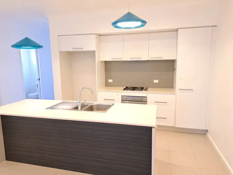 Fifth view of Homely townhouse listing, 33 Barrier Reef Circuit, Endeavour Hills VIC 3802