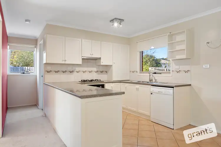 Fourth view of Homely house listing, 10 Hansford Court, Narre Warren VIC 3805