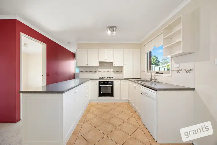 Fifth view of Homely house listing, 10 Hansford Court, Narre Warren VIC 3805