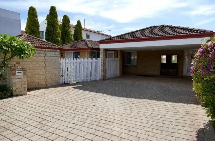 15 Diviney Court, Parkwood WA 6147