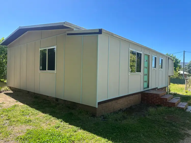 12 Chisholm Street