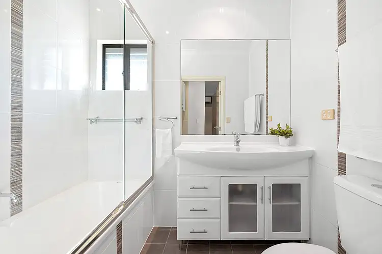 Fifth view of Homely unit listing, 8/146 Clarence Road, Indooroopilly QLD 4068