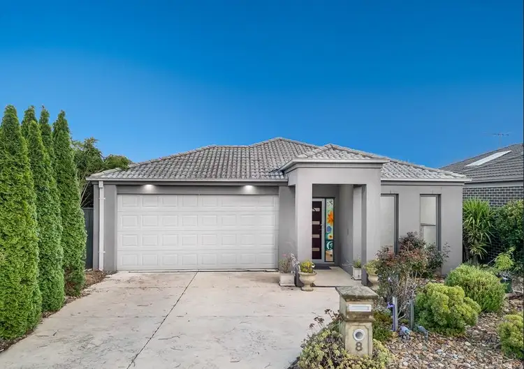 8 Sagan Drive, Cranbourne North VIC 3977