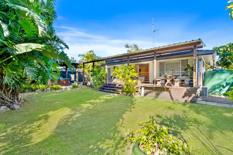 9 Raymond Avenue, Bundall QLD 4217