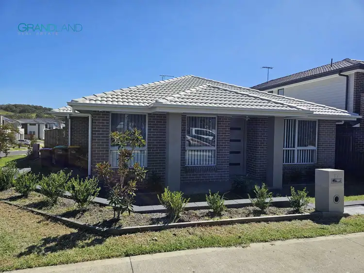 Main view of Homely house listing, 17 Rosslyn Drive, Claymore NSW 2559