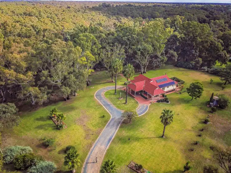 157 Flood Street, Deniliquin NSW 2710
