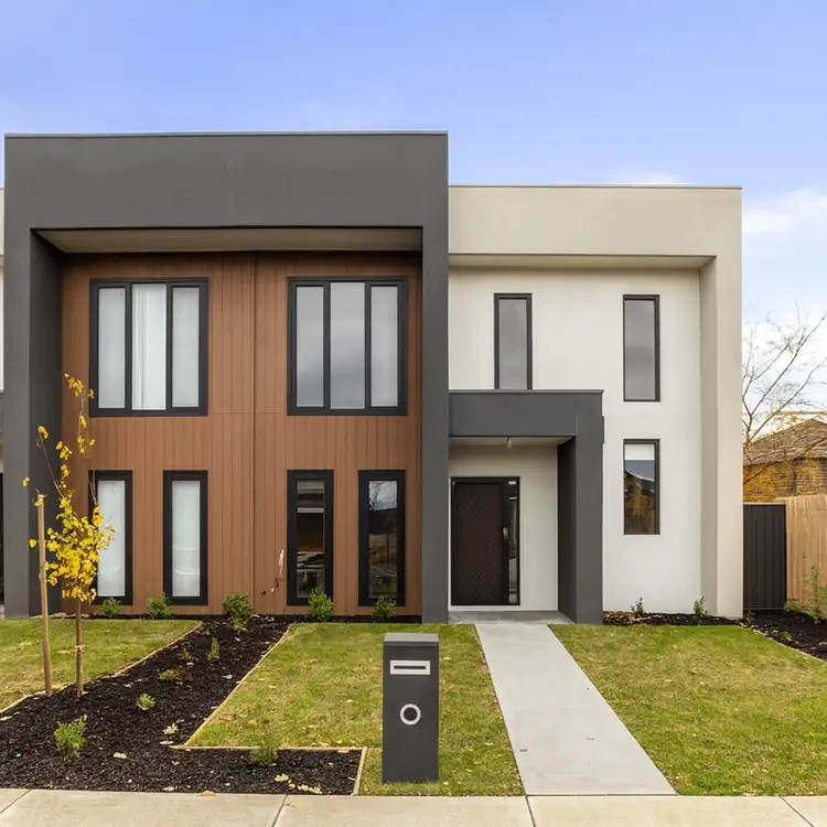 2 Burnden Close, Berwick VIC 3806
