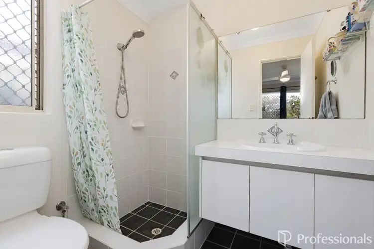 Sixth view of Homely house listing, 4 Quong Place, Atwell WA 6164