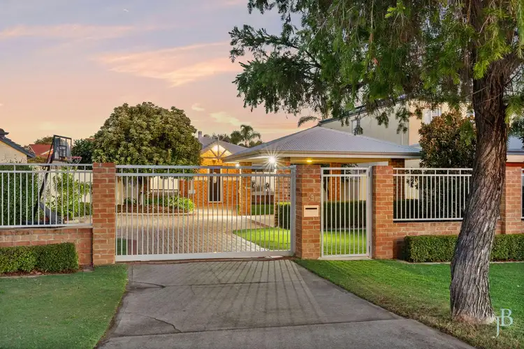 18 Cornish Crescent, Manning WA 6152