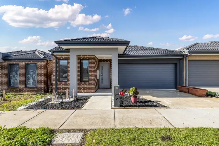 15 Scotland Circuit, Cranbourne West VIC 3977