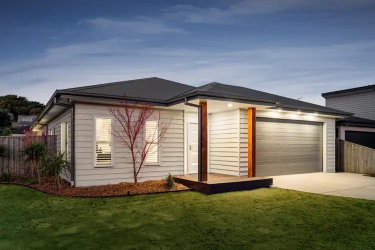 9 Tributary Way, Woodend VIC 3442