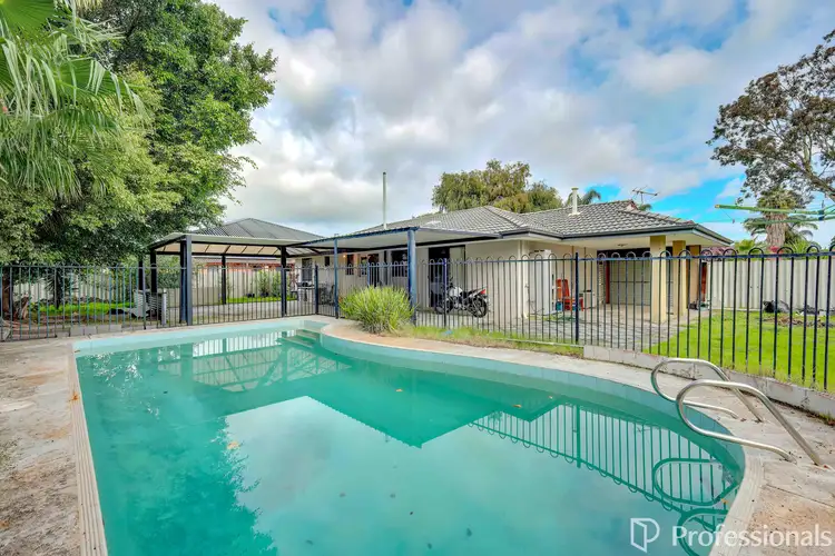 5 Leone Street, Thornlie WA 6108