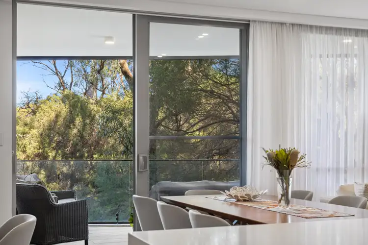 76/2 Milyarm Rise, Swanbourne WA 6010