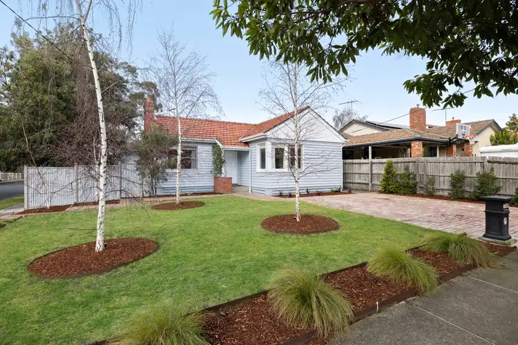 1/2 Simmonds Street, Hughesdale VIC 3166