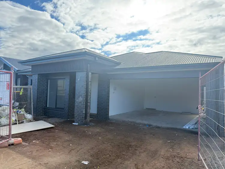 65 CASTELLO DRIVE, Deanside VIC 3336