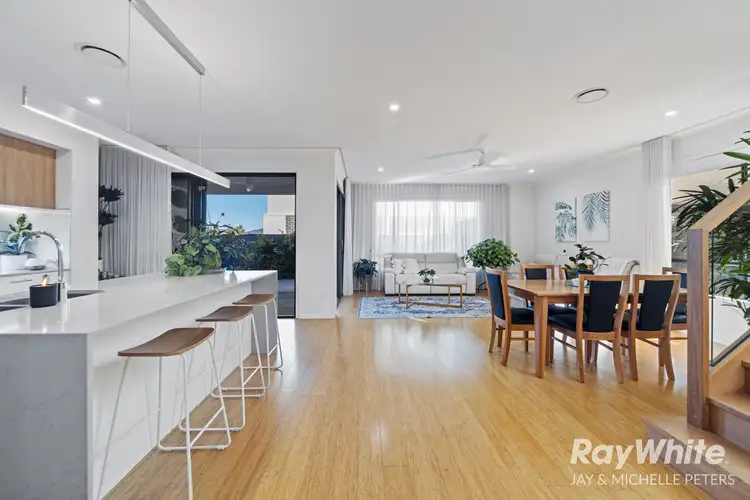 10 Coolum Parade, Newport QLD 4020