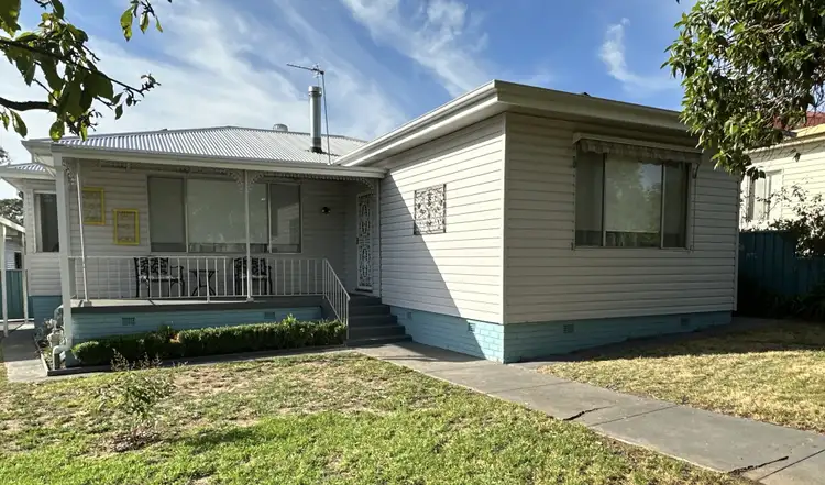 8 Yaralla Street, Tumut NSW 2720