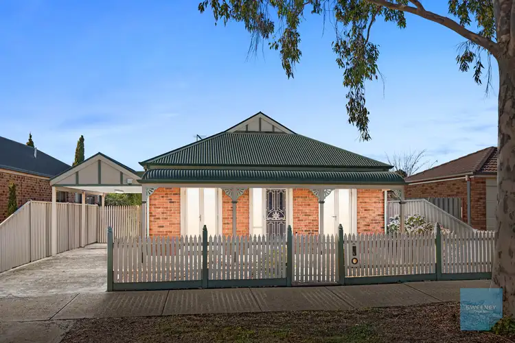 28 Naracoorte Drive, Caroline Springs VIC 3023