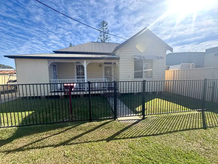 33 High Street, Taree NSW 2430