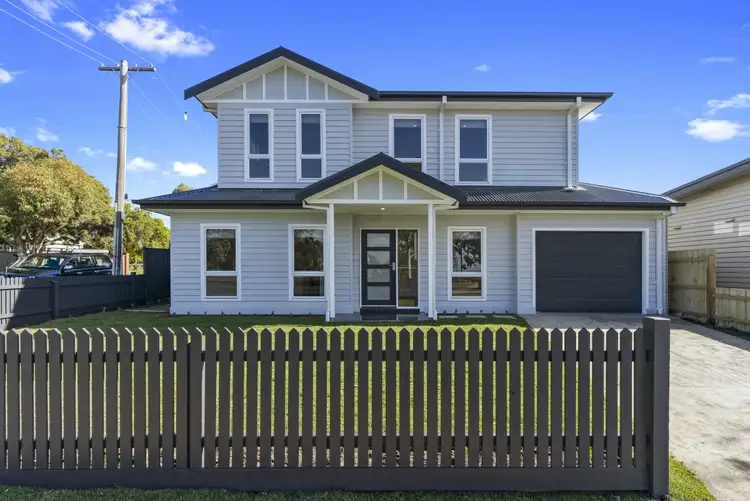 8 Flinders Street