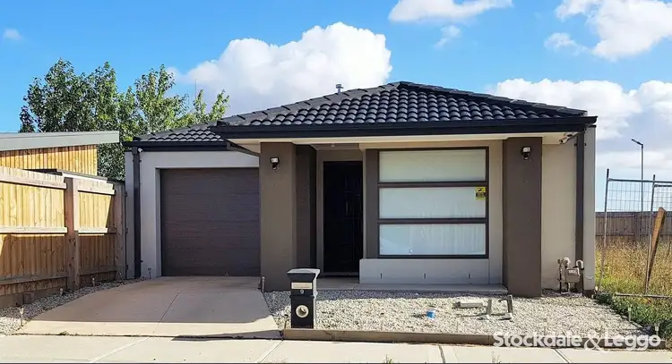 9 Dahlia Crescent, Mickleham VIC 3064