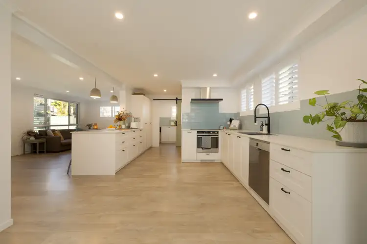 16 Orsan Street, Wynnum West QLD 4178
