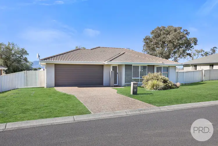 Second view of Homely house listing, 11 McKinlay Place, Tamworth NSW 2340