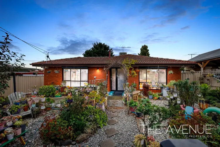 2 Falcon Walk, Kings Park VIC 3021