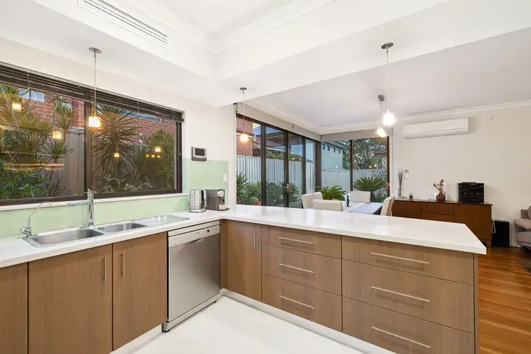 Fifth view of Homely house listing, 4/8 Palmer Place, Embleton WA 6062