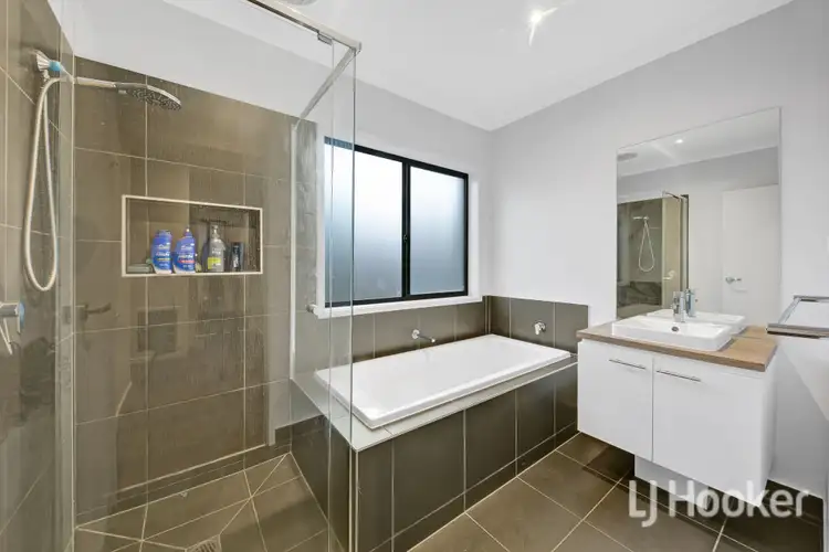 Fifth view of Homely house listing, 12 Erden Court, Harkness VIC 3337