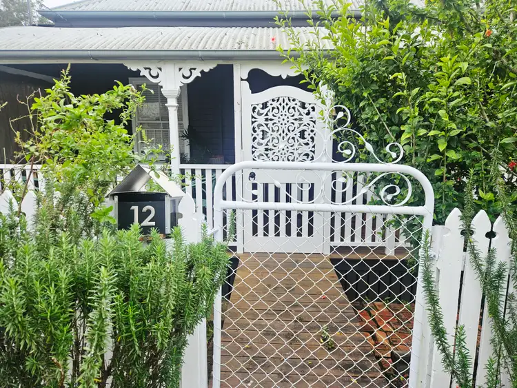 12 Liverpool Street, North Ipswich QLD 4305