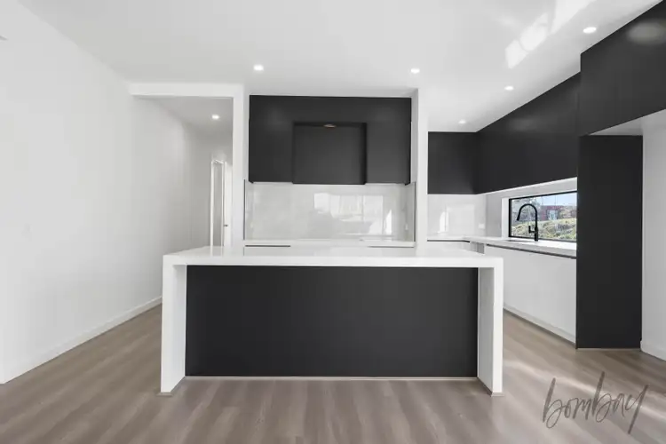 35 Yellow Brick Road,