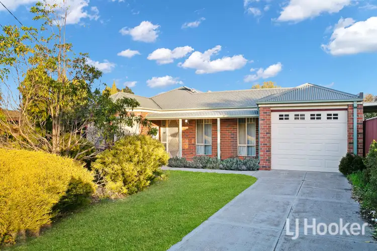 25 Bernard Drive, Melton South VIC 3338