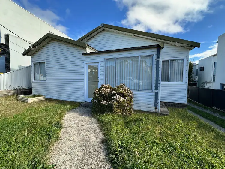 16A Caley Street, Chifley NSW 2036