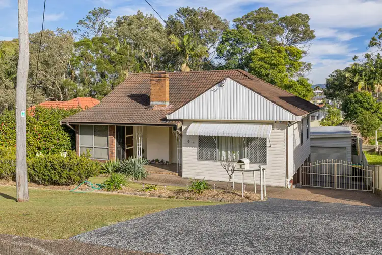 9 Hely Avenue, Fennell Bay NSW 2283