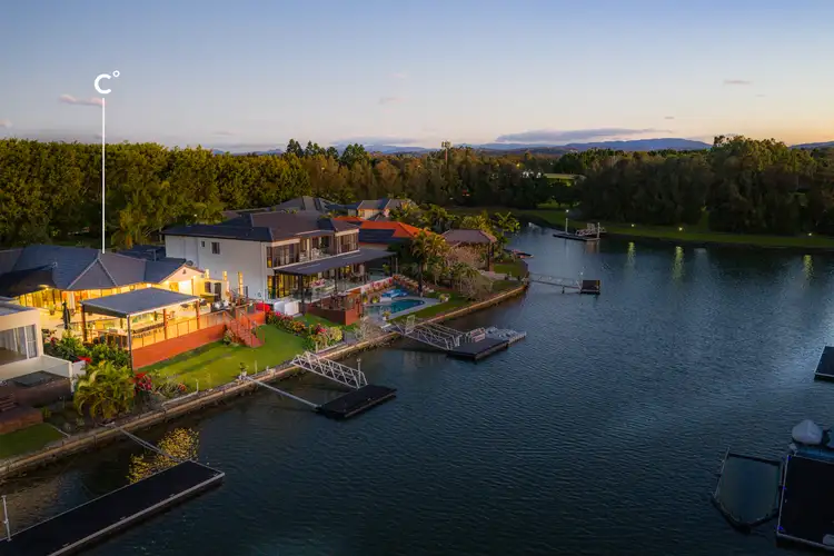 2105 Carlton Close, Hope Island QLD 4212