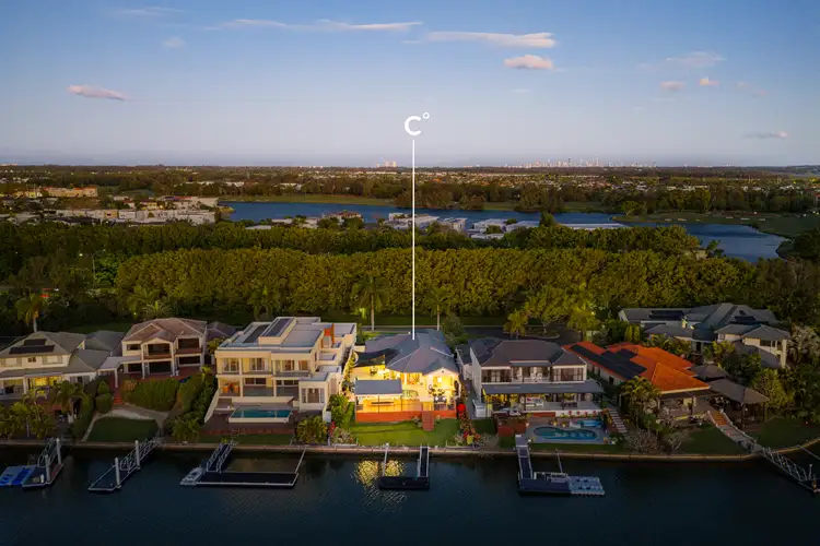 2105 Carlton Close, Hope Island QLD 4212