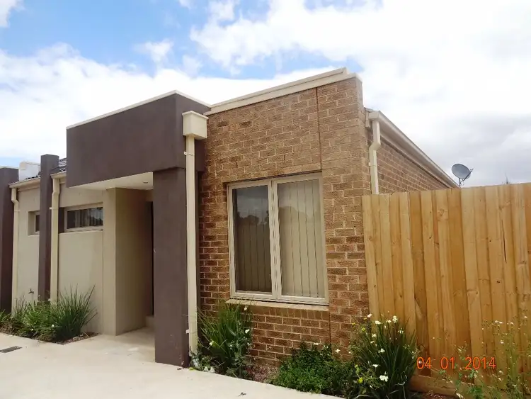 Main view of Homely townhouse listing, 2/5 Berndardt Avenue, Hoppers Crossing VIC 3029