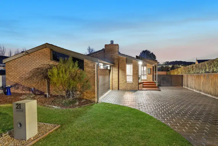 21 Woodside Drive, Rowville VIC 3178