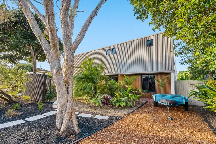 28 Prince Street, Urangan QLD 4655
