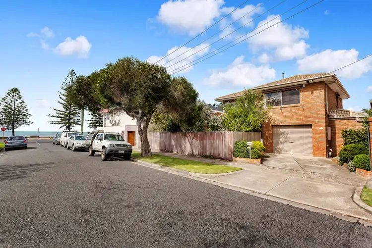 5 Surf Street, Seaholme VIC 3018