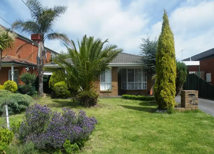 Main view of Homely house listing, 5 Warren Court, Altona Meadows VIC 3028