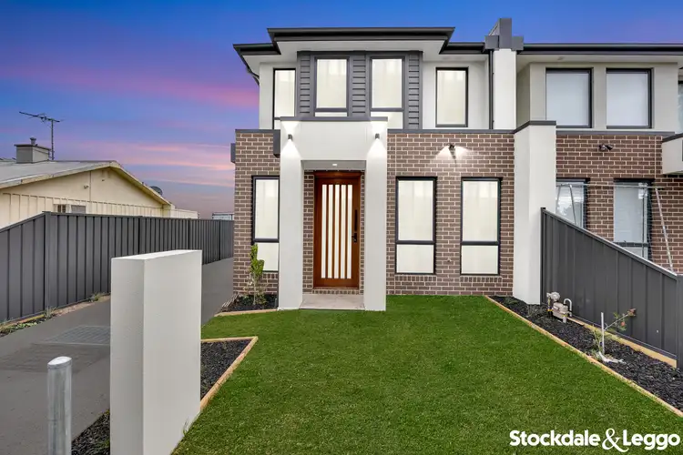 2/28 Wackett Street, Laverton VIC 3028