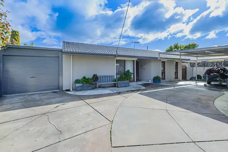 8 Helena Crescent, Thornlie WA 6108