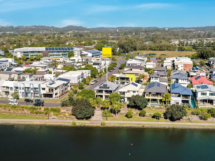 25 South Bay Drive, Varsity Lakes QLD 4227