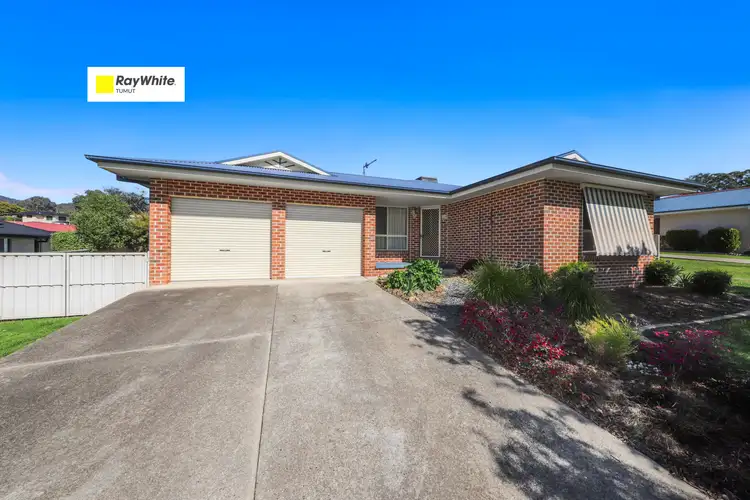8 Maroo Street, Tumut NSW 2720