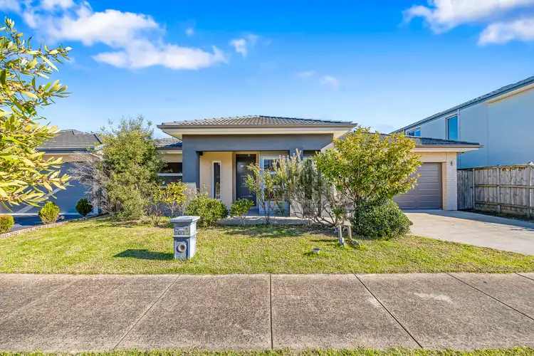 10 Maggie Street, Cranbourne East VIC 3977
