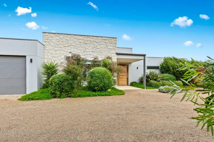 17 Daniella Crt, St Andrews Beach VIC 3941